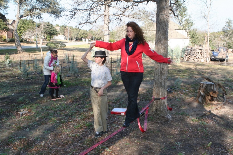 2012-12-25-Christmas-Day-40-slackline-Dax-Suzi.jpg